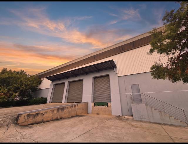 2,348M² WAREHOUSE TO LET IN LONGMEADOW
